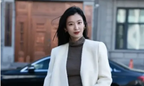 Áo len cổ lọ 'lên ngôi' năm 2026: 4 cách mặc vừa ấm, vừa sang, vừa dễ ứng dụng