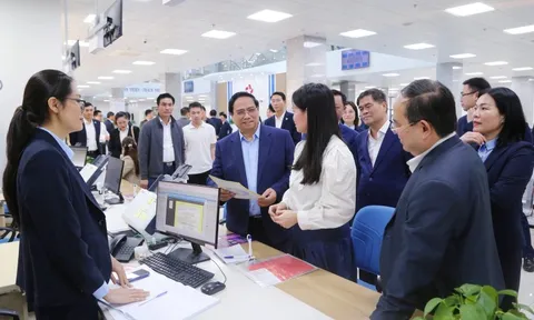 Thủ tướng Phạm Minh Chính thăm Trung tâm phục vụ hành chính công tỉnh Quảng Ninh