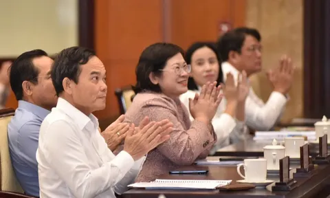 Bí thư Trần Lưu Quang chủ trì hội nghị thông báo kết quả Đại hội XIV của Đảng tại TPHCM