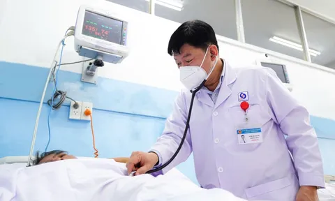 Đột quỵ trên sông, người đàn ông thoát nguy nhờ được cấp cứu kịp thời