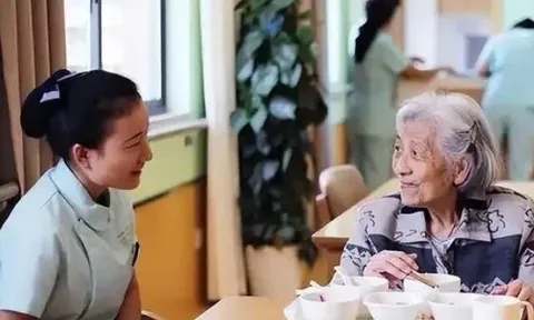 Không sống chung với con, không thuê giúp việc, sau 7 năm tôi mới thấy: Ở viện dưỡng lão là sung sướng nhất!