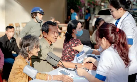 Hỗ trợ thiết thực cho người dân vùng biên Đồng Nai: Khám bệnh, tặng quà và hướng dẫn an toàn tài chính