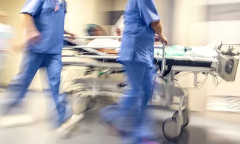 Cứu sống mẹ con du khách Nga bị tai nạn nguy kịch