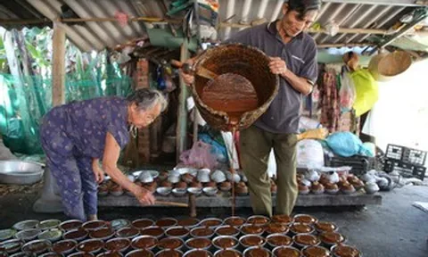 Người Đà Nẵng đỏ lửa từ đêm làm sản vật ngọt lịm dâng ông Công ông Táo