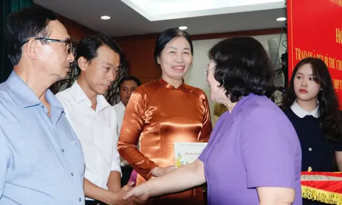 TPHCM dành hơn 1 tỉ đồng tặng quà Tết cho bí thư chi bộ cơ sở