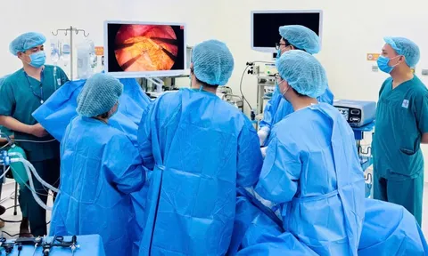 Cắt toàn bộ dạ dày cứu sống người bệnh ung thư nguy kịch