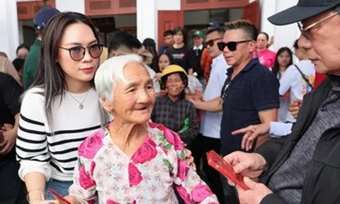 Hành động đẹp của ca sĩ Mỹ Tâm ngày sát Tết