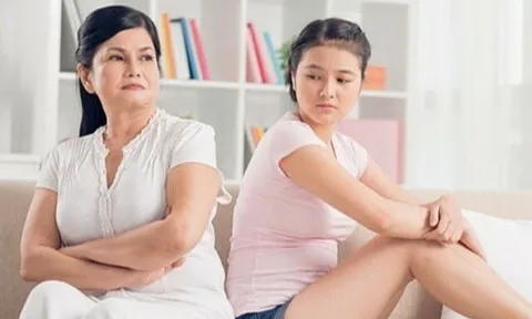 Thu nhập 100 triệu/tháng, con dâu biếu bố mẹ chồng 2 triệu sắm Tết, nói 1 câu khiến em chồng bức xúc