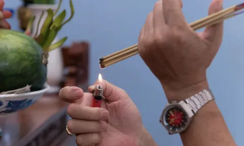 Đốt vàng mã, thắp nhang ngày Tết tránh ảnh hưởng sức khoẻ