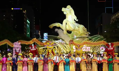 Chính thức khai mạc Đường hoa Nguyễn Huệ Tết Bính Ngọ 2026