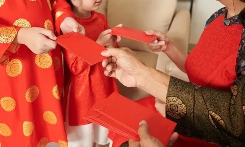 Có nên để trẻ giữ tiền lì xì?