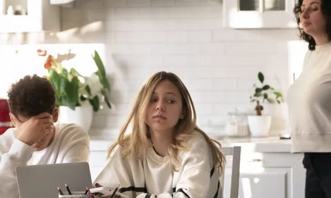 Không phải nghèo khó, 4 thói quen này của mẹ mới khiến con khó thành công