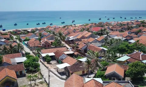 Độc đáo ngôi làng '100% nhà lợp mái đỏ' bên biển Đắk Lắk