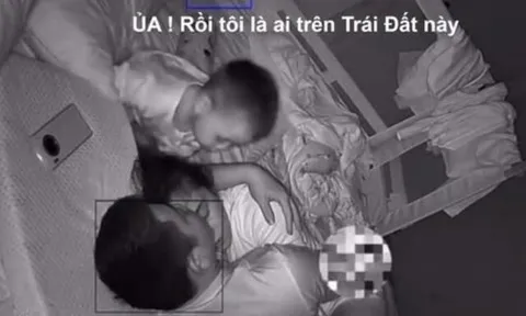 Tưởng con ngủ say, bố mẹ quay sang ôm nhau, hành động của đứa trẻ khiến cả hai xấu hổ
