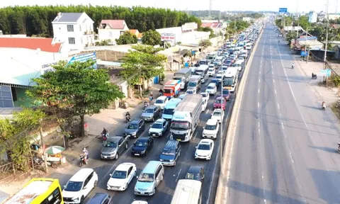 Quốc lộ 51 ùn ứ nghiêm trọng chiều mùng 5 Tết