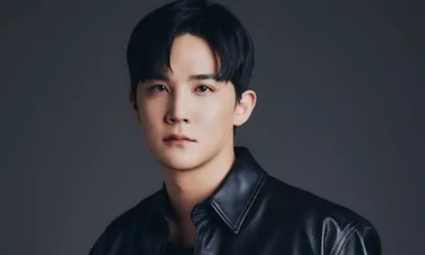 Bắt khẩn cấp nam ca sĩ 40 tuổi khi đang lưu diễn