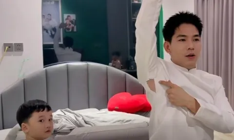 Cặp bố bỉm đẹp trai nhất miền Tây vất vả sang Thái thụ tinh, giờ các bé hiếu thảo, lấy tiền lì xì mua áo mới cho ba