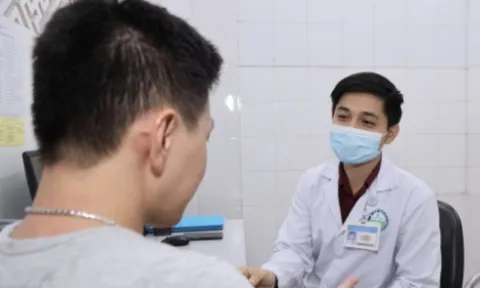 Nam sinh 18 tuổi mắc sùi mào gà sau quan hệ đường hậu môn