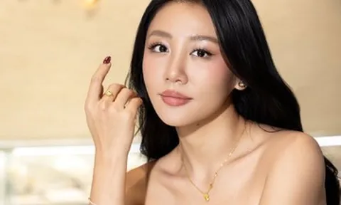 Văn Mai Hương mua vàng hình ngựa, Quách Thành Danh được vợ tặng quà ngày Thần Tài