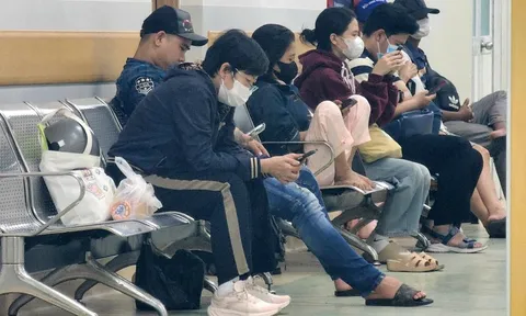 Bác sĩ gọi điện xin lỗi người bệnh về sự chậm trễ