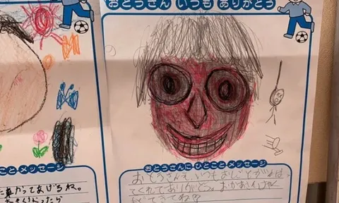 Bé 5 tuổi vẽ tranh tặng bố nhưng ai cũng phát hiện điều bí ẩn ở góc phải, nhìn kỹ thì rùng mình