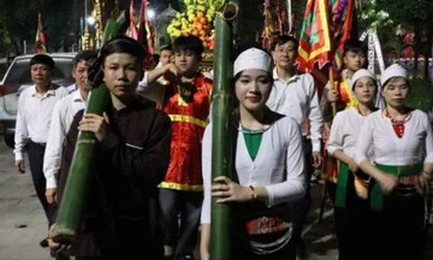 Nghi lễ đặc biệt ở Ba Vì: Thiện nam - thiện nữ lấy nước thiêng lúc nửa đêm