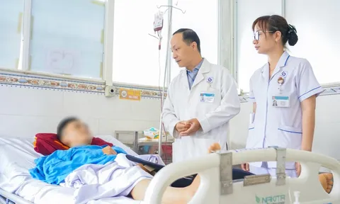 Cứu nam tài xế công nghệ đa chấn thương nặng sau tai nạn trên đường Phạm Ngũ Lão