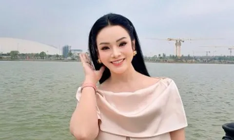 Cục trưởng Xuân Bắc chúc chị em 'căng tròn mịn', Phó giáo sư Tân Nhàn khoe giọng ngọt ngào