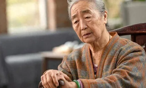 Cứ tưởng có tiền là nghỉ hưu an nhàn trong viện dưỡng lão, tôi hối hận khi tới thăm dì, thấy cảnh tượng đáng sợ