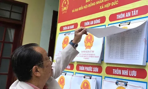 Một xã ở Đà Nẵng vận động phụ nữ mặc áo dài đi bầu cử tạo dấu ấn ngày hội non sông