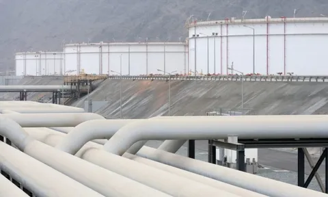 'Quân bài tẩy' với tổng công suất gần 9 triệu thùng dầu mỗi ngày giúp 2 quốc gia Trung Đông giảm phụ thuộc vào eo biển Hormuz