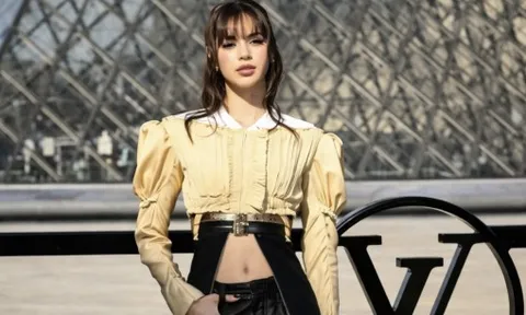 Lisa diện trang phục táo bạo gây chú ý tại tuần lễ thời trang Paris 2026