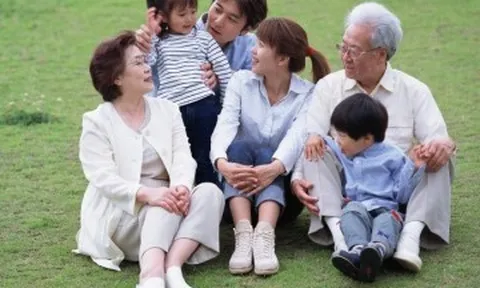 Tuổi già, cô đơn đến đâu cũng đừng sống chung với con cái, vào viện dưỡng lão hay thuê giúp việc vẫn còn hơn