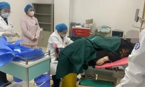 Thực hư chuyện nữ sinh 16 tuổi mang thai sau khi đi bơi tại bể bơi công cộng