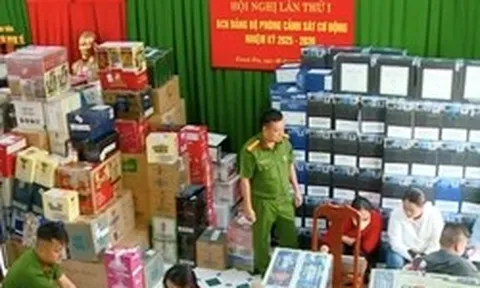 Mua hàng chục nghìn chai rượu lậu, dán tem giả bán ra thị trường