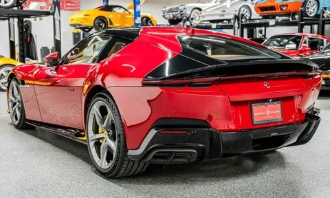 Ferrari triệu hồi mẫu V12 mới vì kính không đủ an toàn về tầm nhìn