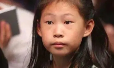 Bị chê ngoại hình, bé gái Bố ơi! Mình đi đâu thế? nói "vì giống bố", khi trưởng thành chuẩn Hoa hậu tương lai