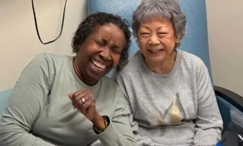 Bạn thân 50 năm luôn kề bên khi bạn mắc ung thư, cùng đi hoá trị