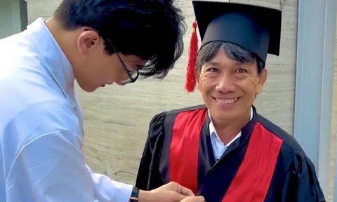 Người cha bại liệt chạy xe ôm 30 năm nuôi 4 con thành bác sĩ, kỹ sư