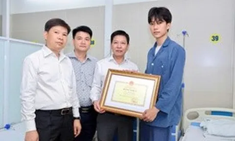 Bộ GD&ĐT khen thưởng sinh viên dũng cảm cứu người trong đám cháy