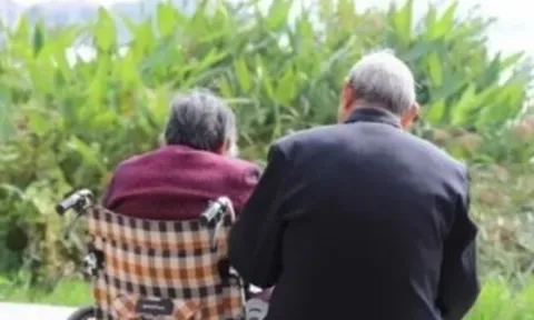 Càng về già tôi càng thấm: Tiền bạc dù nhiều đến đâu cũng không thay thế được người bạn đời