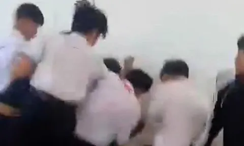 Nhóm học sinh lớp 8 đánh bạn nhập viện