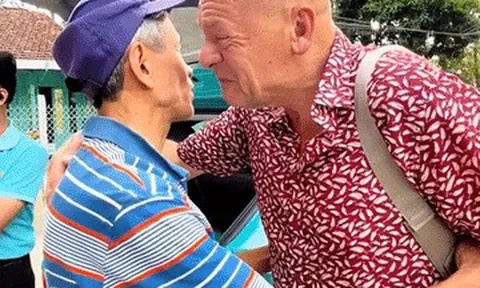 Về thăm con dâu Việt, bố mẹ chồng Pháp ở lại 2 tháng vì quý mến thông gia