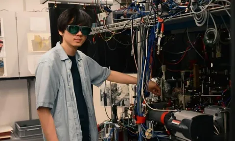 'Thiên tài' vật lý lượng tử 30 tuổi rời châu Âu về Trung Quốc