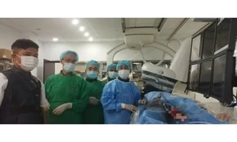 4 giờ cân não lấy dị vật trôi vào tim người đàn ông 35 tuổi