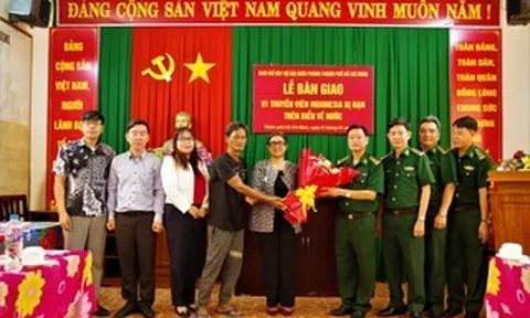 Bàn giao thuyền viên Indonesia gặp nạn trên biển