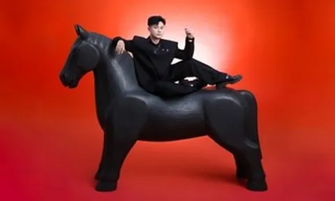 Biên đạo múa Vĩnh Khương khoe vẻ đẹp "chàng thơ"