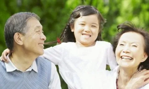 Về già, nếu có thể hãy chọn sống gần con cái, không chung nhà cũng nên cách nhau vài phút đi bộ