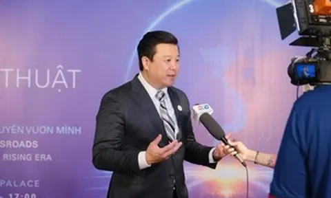 Thanh Bùi với cú bắt tay lịch sử