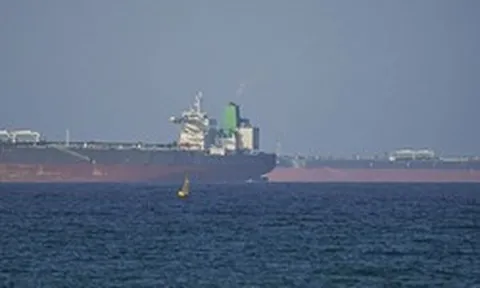 Hàng loạt hãng vận tải biển lớn nhất thế giới báo tin dữ từ Hormuz